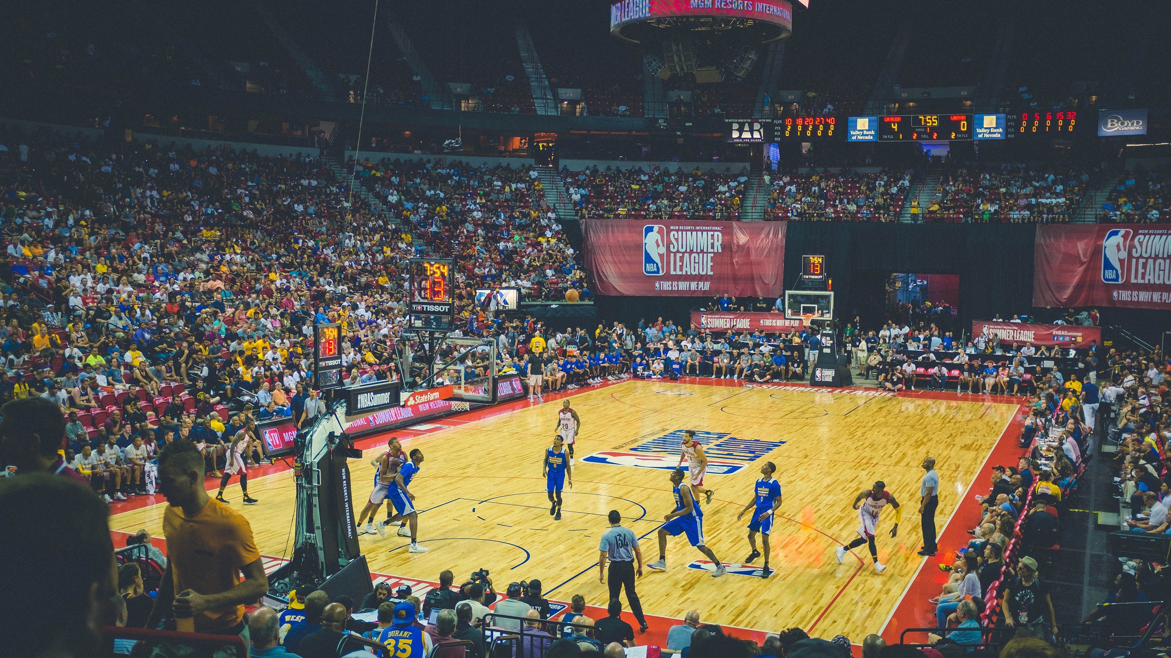 《赛事安保升级：保障比赛顺利进行》，球赛安保